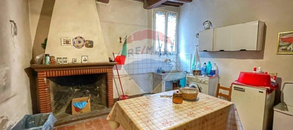 5 rooms Apartment in Città di Castello, Italy No. 157180 8