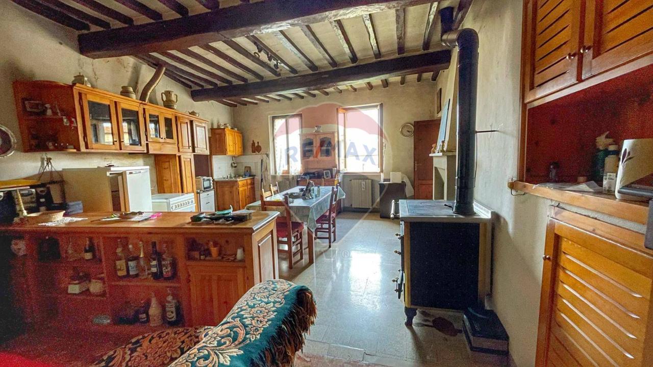 5 rooms Apartment in Città di Castello, Italy No. 157180