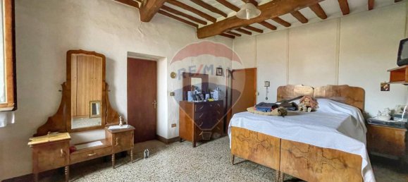 5 rooms Apartment in Città di Castello, Italy No. 157180 16