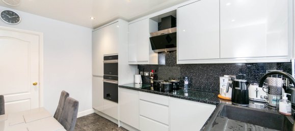 4 bedrooms House in Barnsley, United Kingdom No. 2441 4