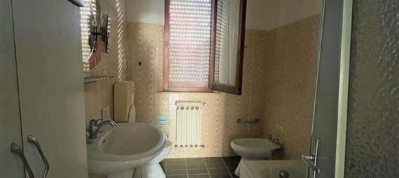 Дом с 5 комнатами в Лучиньяно, Италия № 93050 2