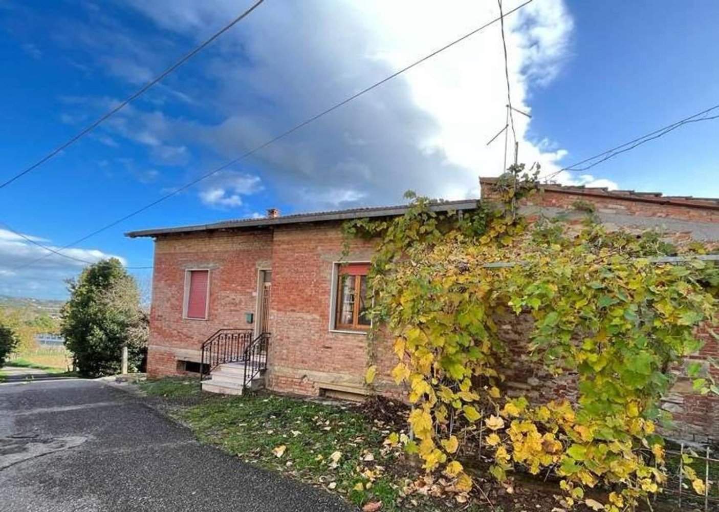 Дом с 5 комнатами в Лучиньяно, Италия № 93050