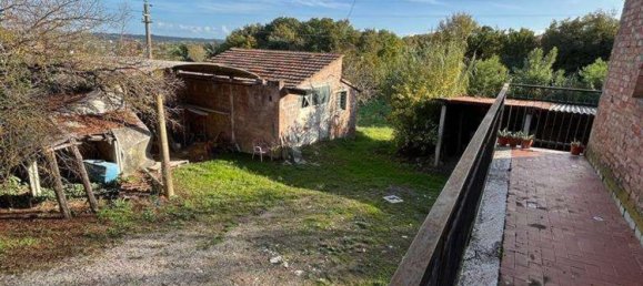 Дом с 5 комнатами в Лучиньяно, Италия № 93050 12