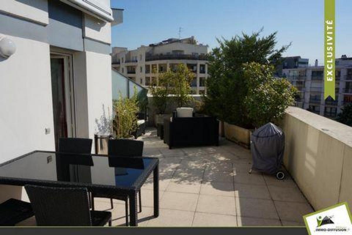 4 bedrooms Condo in Lyon, France No. 36077