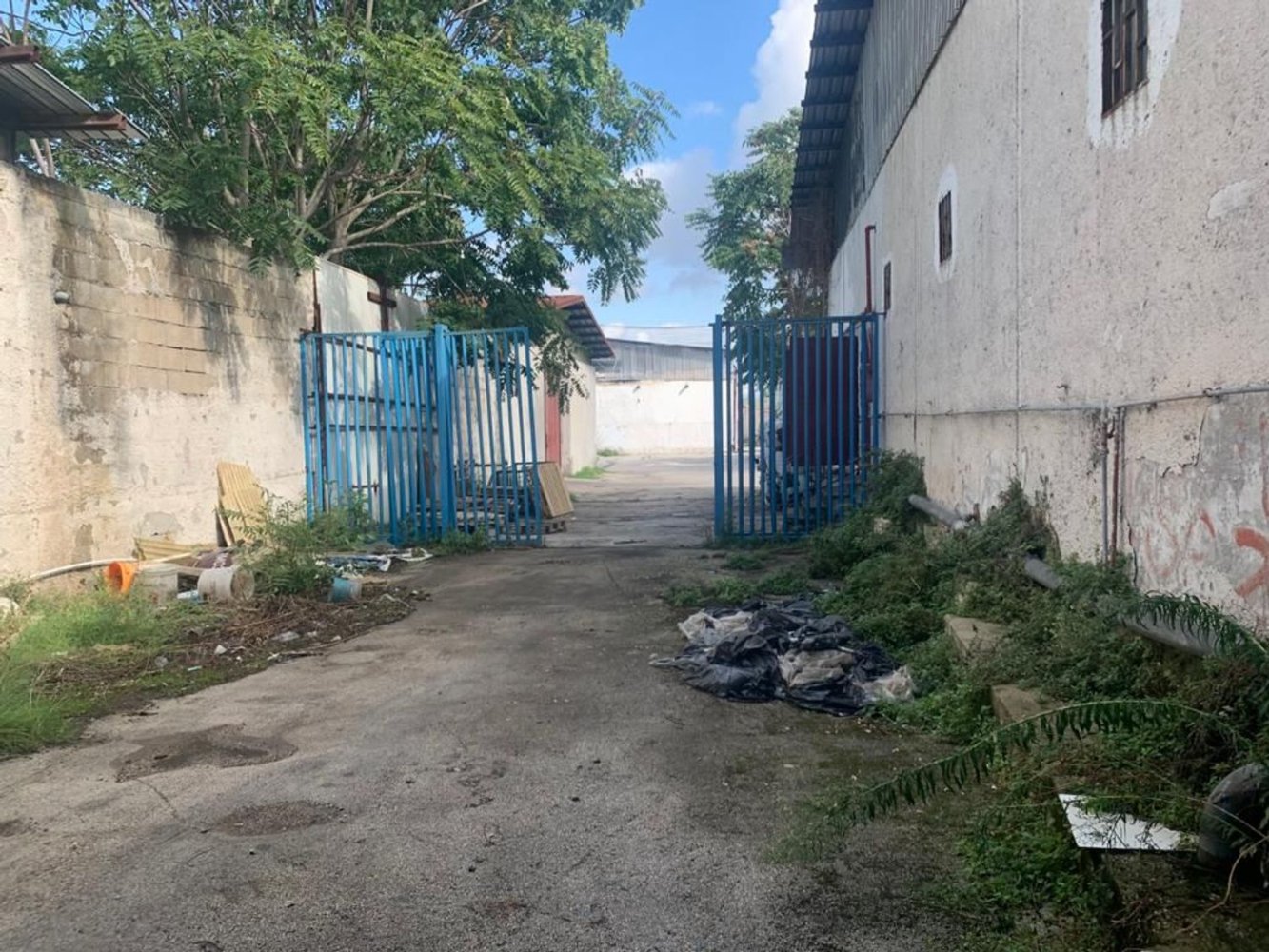 800m² Warehouse in Melito di Napoli, Italy No. 74102