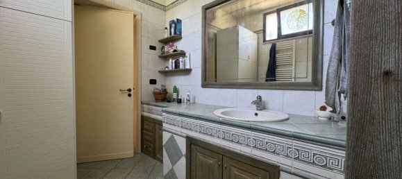 3 bedrooms House in Surbo, Italy No. 353896 12