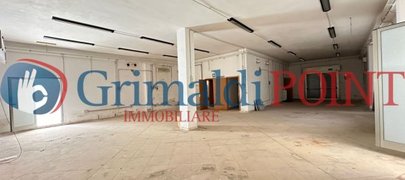 521m² Office in Trepuzzi, Italy No. 57734 32