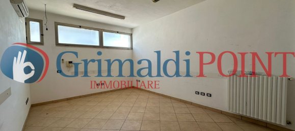 521m² Office in Trepuzzi, Italy No. 57734 3