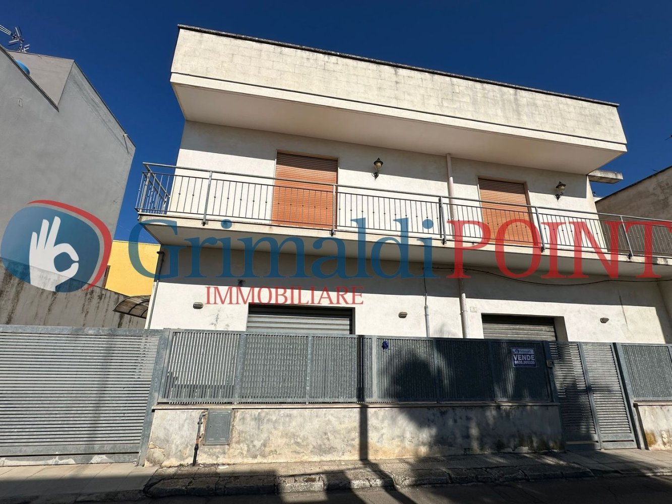 Oficina en Trepuzzi, Italy 521 m² No. 57734