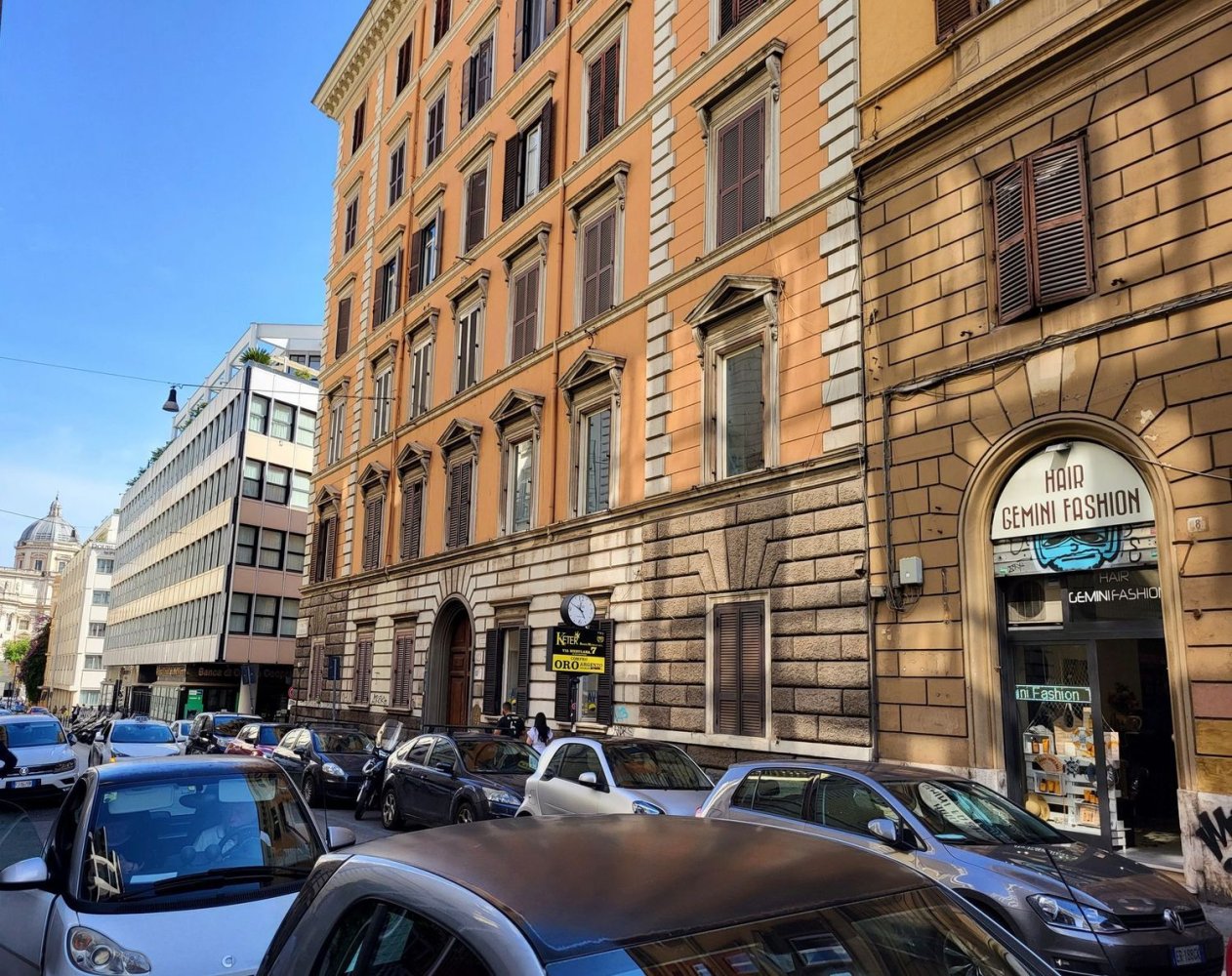 130m² Office in Rome, Italy No. 221806