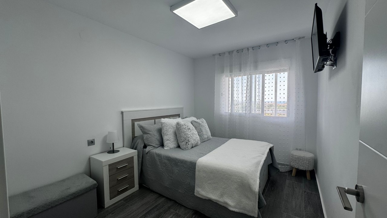 4 bedrooms Apartment in Alicante, Spain No. 149512