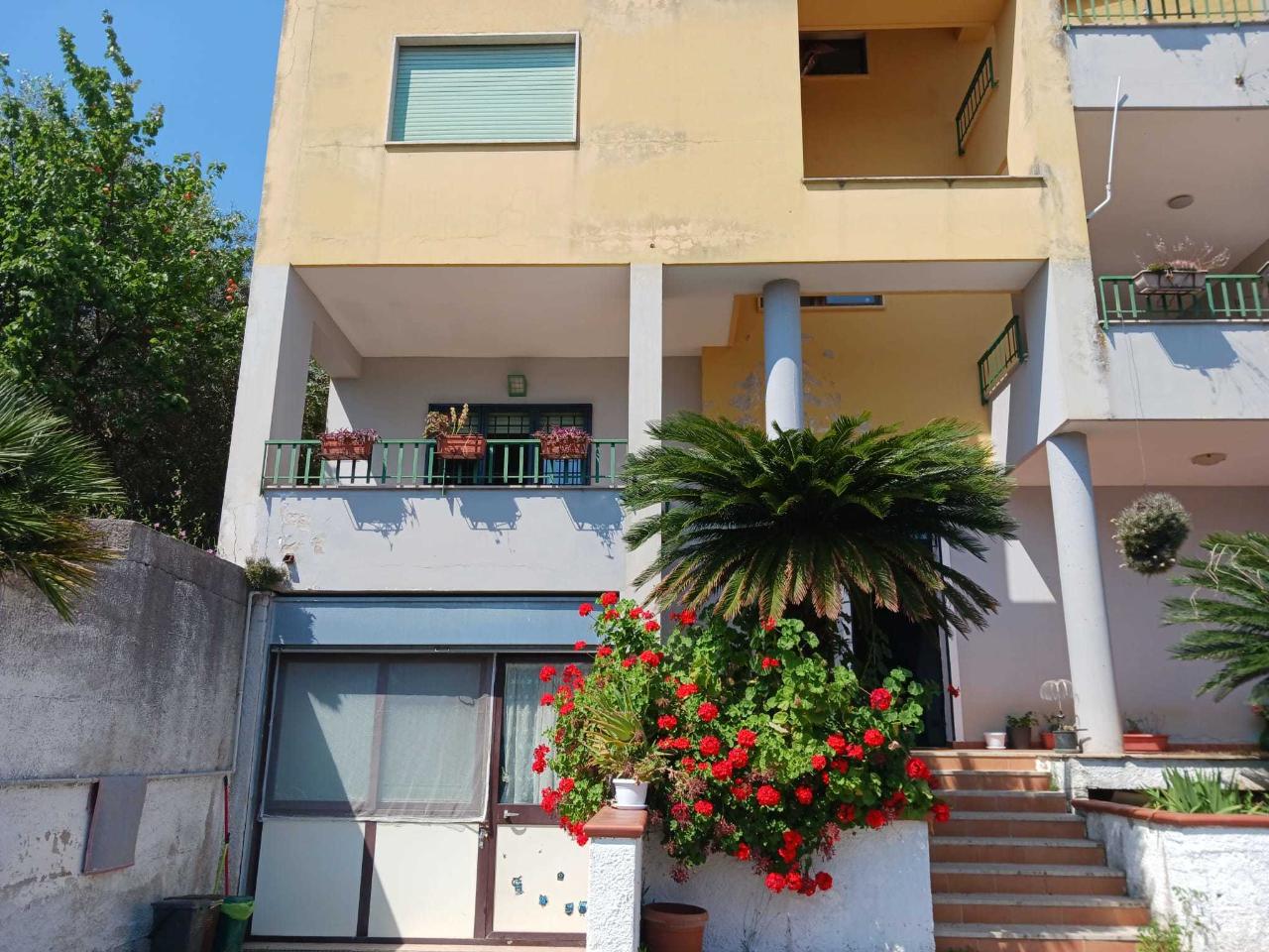 5غرفة منزل في San Mango Piemonte, Italy رقم 105881