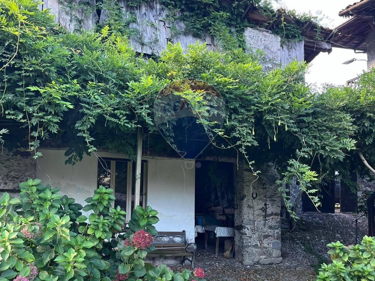 5 rooms House in Artogne, Italy No. 129783
