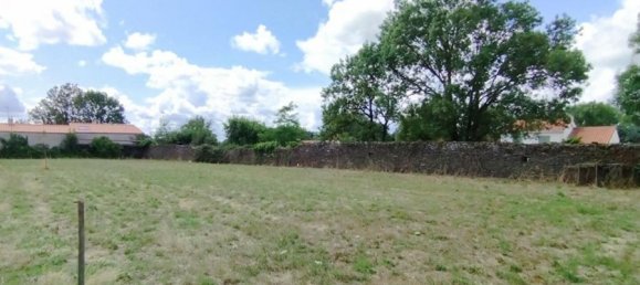  Land in Saint-Julien-de-Concelles, France No. 342087 2