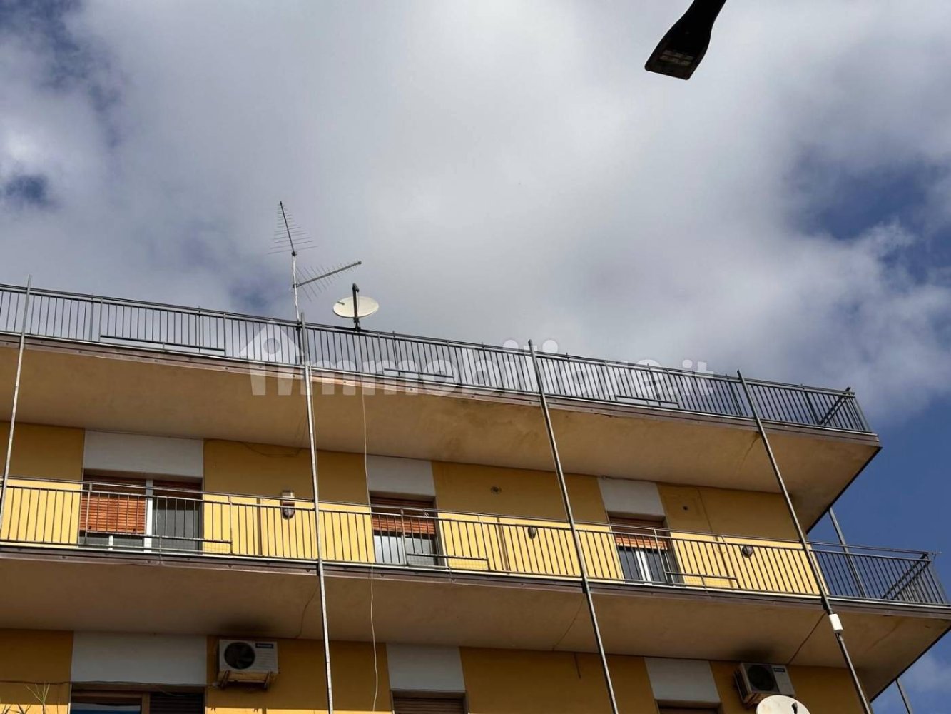 Квартира с 5 комнатами в Сан Джованни ла Пунта, Италия № 224064