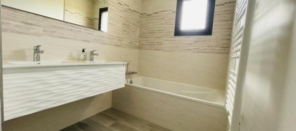 3 Schlafzimmer Haus in Pont-de-Cheruy, France, Nr. 341499 2