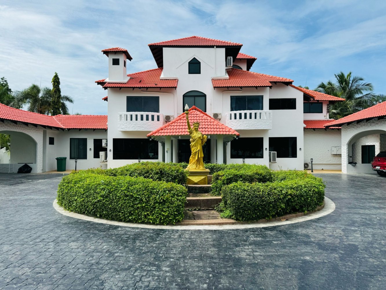 8 chambres Maison à Pattaya, Thailand No. 65235