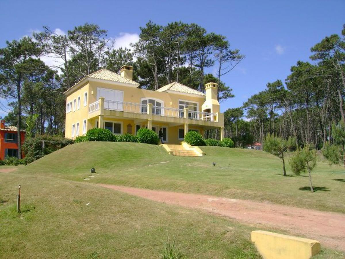 Дом с 4 спальнями в Мальдонадо, Уругвай № 12737