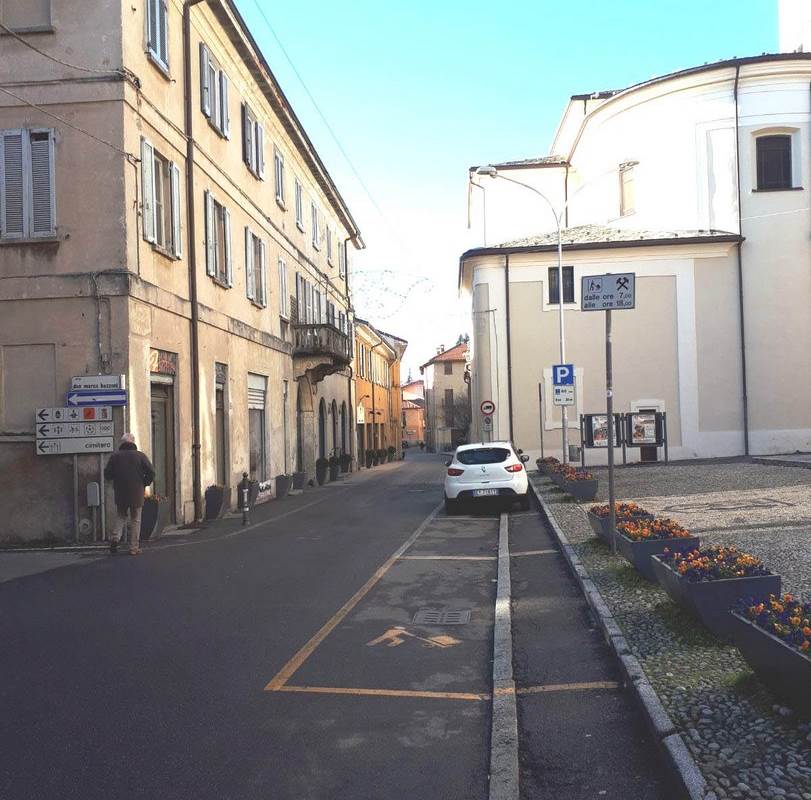  عقار تجاري في Cermenate, Italy 230متر مربع رقم 112257