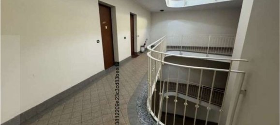 Apartamento de 3 divisões em Cardano al Campo, Italy N.º 3233 10