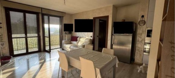 Apartamento de 3 divisões em Cardano al Campo, Italy N.º 3233 16