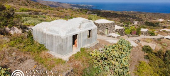 1 bedroom House in Pantelleria, Italy No. 303919 4