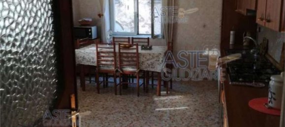 3 rooms Apartment in Sarno, Italy No. 182226 6