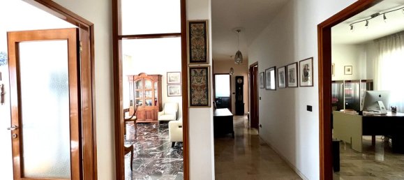 5 rooms Apartment in Venice, Italy No. 209860 5