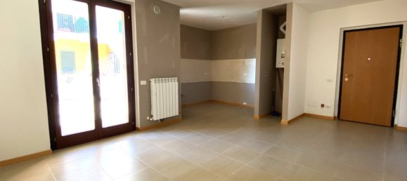 Casa de 3 habitaciónes en Fabriano, Italy No. 112161 2