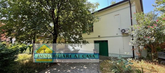 8 rooms House in San Martino in Rio, Italy No. 264051 4
