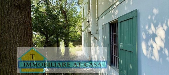 8 rooms House in San Martino in Rio, Italy No. 264051 3