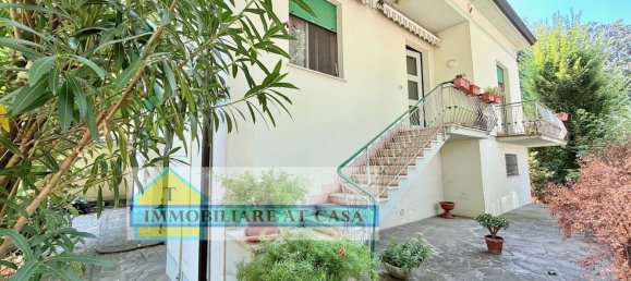 8 rooms House in San Martino in Rio, Italy No. 264051 2