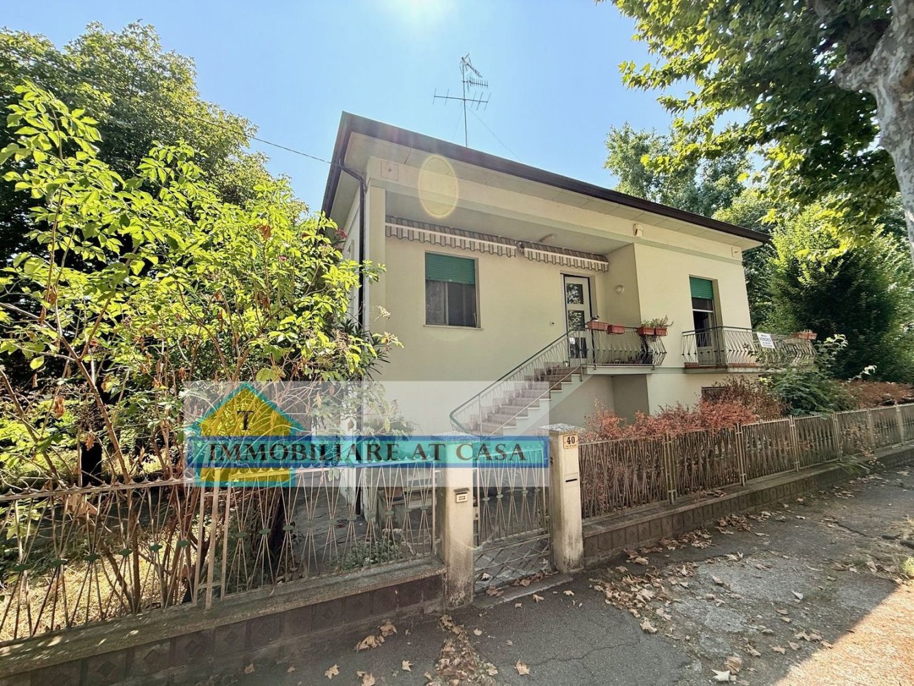 8 rooms House in San Martino in Rio, Italy No. 264051