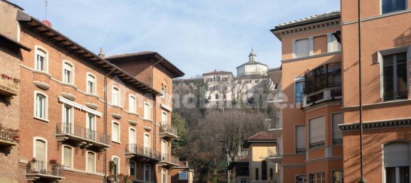 3 bedrooms Apartment in Turin, Italy No. 106301 7