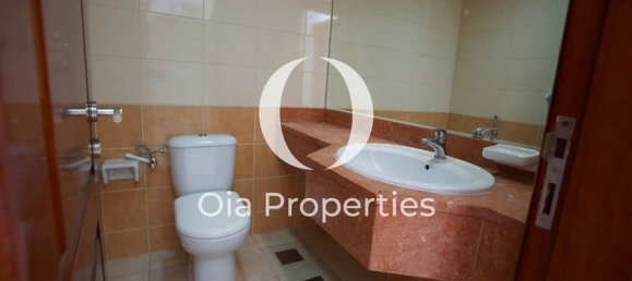 4 bedrooms Villa in Abu Dhabi, UAE No. 97649 12