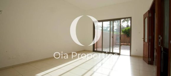 4 bedrooms Villa in Abu Dhabi, UAE No. 97649 4