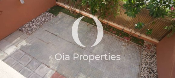 4 bedrooms Villa in Abu Dhabi, UAE No. 97649 3