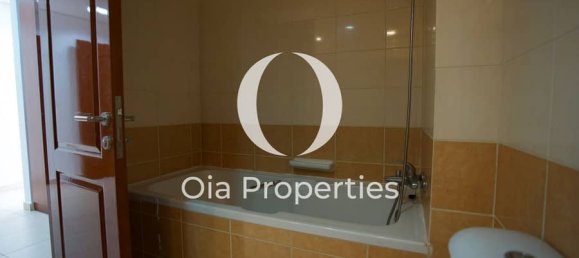 4 bedrooms Villa in Abu Dhabi, UAE No. 97649 11