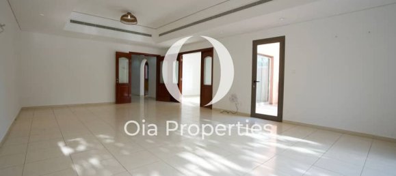 4 bedrooms Villa in Abu Dhabi, UAE No. 97649 5