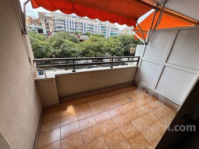 4 غرف نوم شقة في L'Hospitalet de Llobregat, Spain رقم 205318