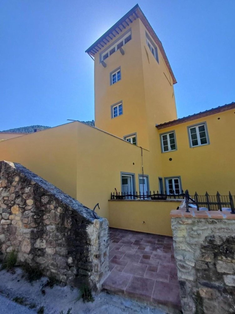 6 rooms House in Capannori, Italy No. 42734