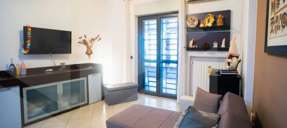 3 rooms Apartment in Bari, Italy No. 34368 4