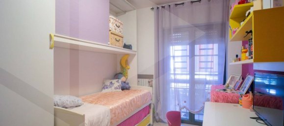 3 rooms Apartment in Bari, Italy No. 34368 3