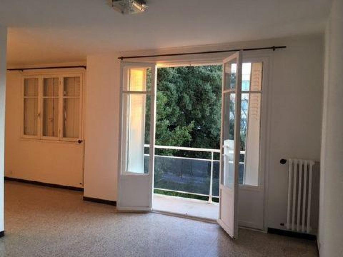 3 bedrooms Condo in Marseille, France No. 16347