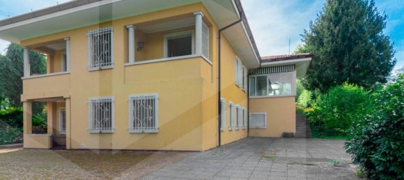 Villa de 15 habitaciónes en Bulciago, Italy No. 26160 17