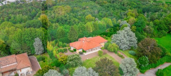 Villa de 15 habitaciónes en Bulciago, Italy No. 26160 8