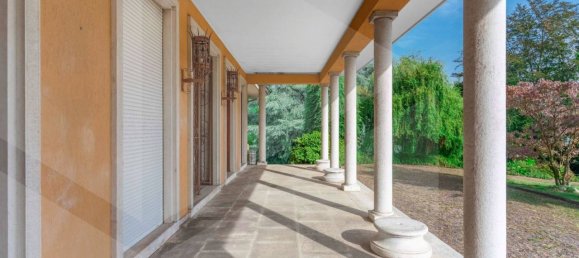 Villa de 15 habitaciónes en Bulciago, Italy No. 26160 12