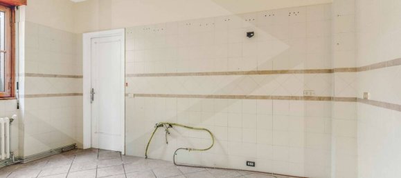 Villa de 15 habitaciónes en Bulciago, Italy No. 26160 43