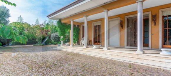 Villa de 15 habitaciónes en Bulciago, Italy No. 26160 14