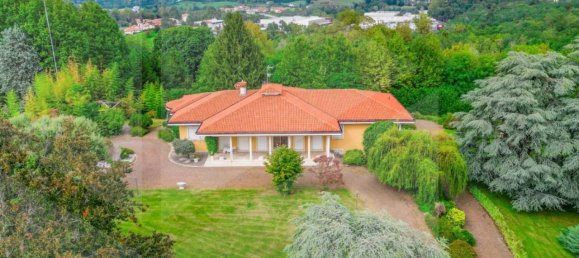 Villa de 15 habitaciónes en Bulciago, Italy No. 26160 6